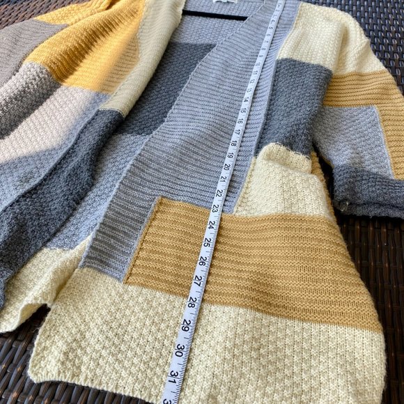 Woven Heart Color Blocked Oversized Cardigan Sweater - Picture 7 of 8